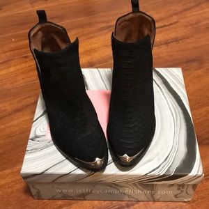 Jeffrey Campbell hunt the plains